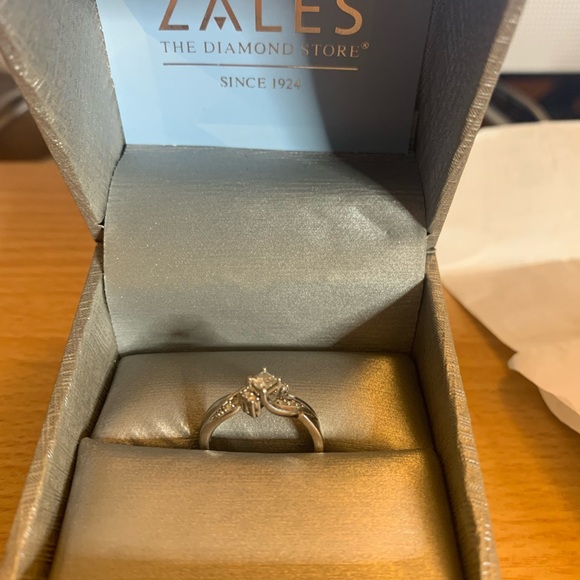 1/4 CT 10KWG wedding set (2 pieces) see photos from Zales originally $879 sz 4.5 - Picture 5 of 6